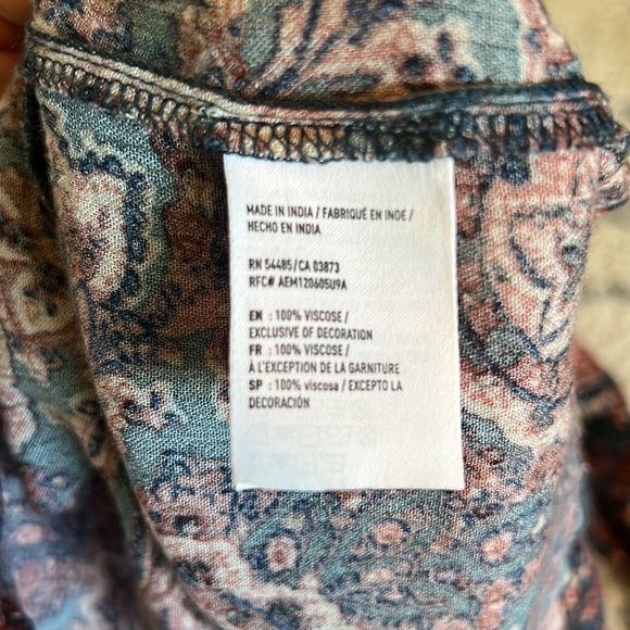 American Eagle boho floral & paisley blouse- tassel ties & bell sleeves size M - Picture 10 of 10